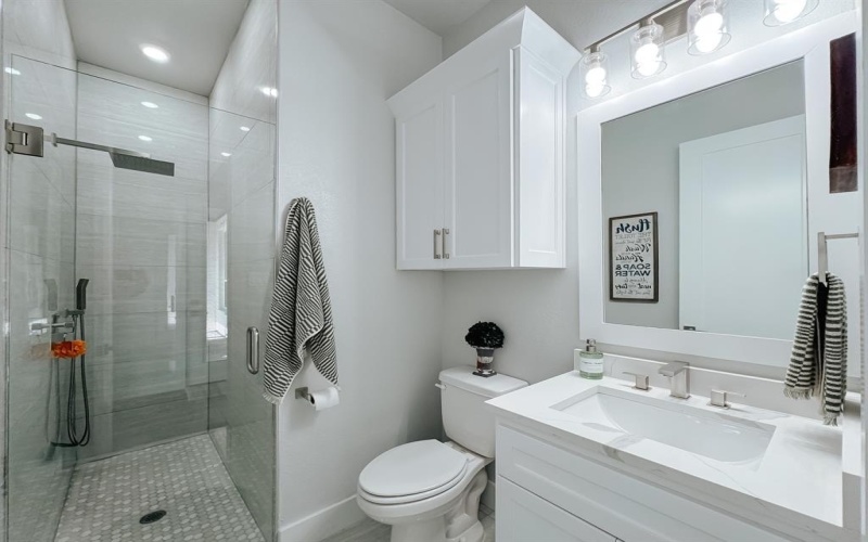 153 Barefoot Bay Boulevard, Corsicana, TX 75109, 4 Habitaciones Habitaciones , ,3 BañosBaños,Residential,En Venta,153 Barefoot Bay Boulevard,0,21036171