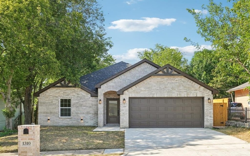 1310 E Myrtle Street, Fort Worth, TX 76104, 3 Bedrooms Bedrooms, ,2 BathroomsBathrooms,Residential,For Sale,1310 E Myrtle Street,0,21036530