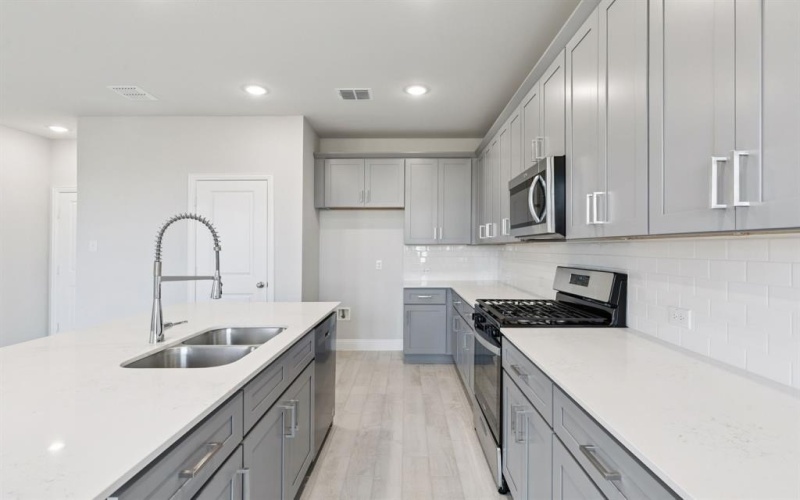 1318 Middlebrooks Drive, Forney, TX 75126, 4 Habitaciones Habitaciones , ,2 BañosBaños,Residential,En Venta,1318 Middlebrooks Drive,0,21036805