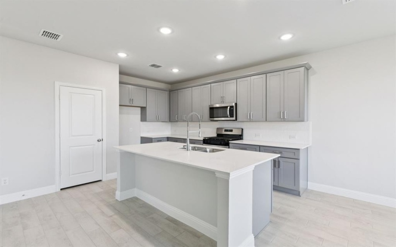 1318 Middlebrooks Drive, Forney, TX 75126, 4 Habitaciones Habitaciones , ,2 BañosBaños,Residential,En Venta,1318 Middlebrooks Drive,0,21036805