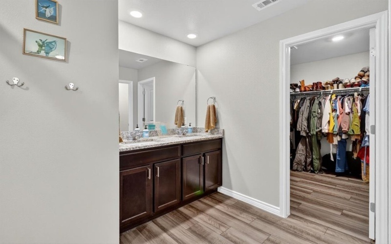 1126 Carnaby Street, Corpus Christi, TX 78415, 4 Habitaciones Habitaciones , ,2 BañosBaños,Residential,En Venta,1126 Carnaby Street,0,463758