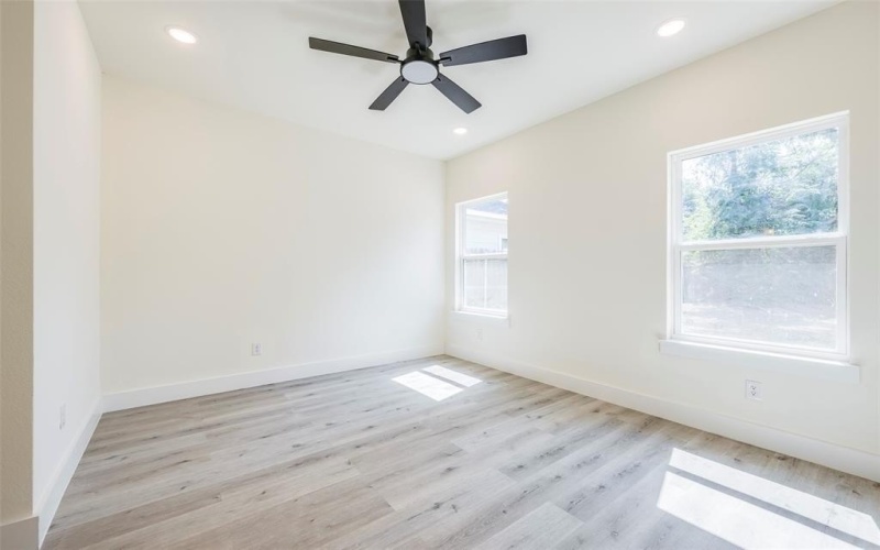 2404 Garden Drive, Dallas, TX 75215, 4 Bedrooms Bedrooms, ,2 BathroomsBathrooms,Residential,For Sale,2404 Garden Drive,0,21002845