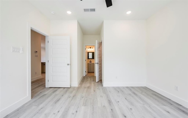 2404 Garden Drive, Dallas, TX 75215, 4 Bedrooms Bedrooms, ,2 BathroomsBathrooms,Residential,For Sale,2404 Garden Drive,0,21002845