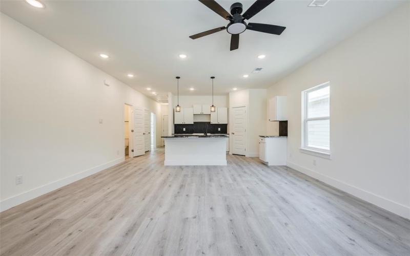 2404 Garden Drive, Dallas, TX 75215, 4 Bedrooms Bedrooms, ,2 BathroomsBathrooms,Residential,For Sale,2404 Garden Drive,0,21002845