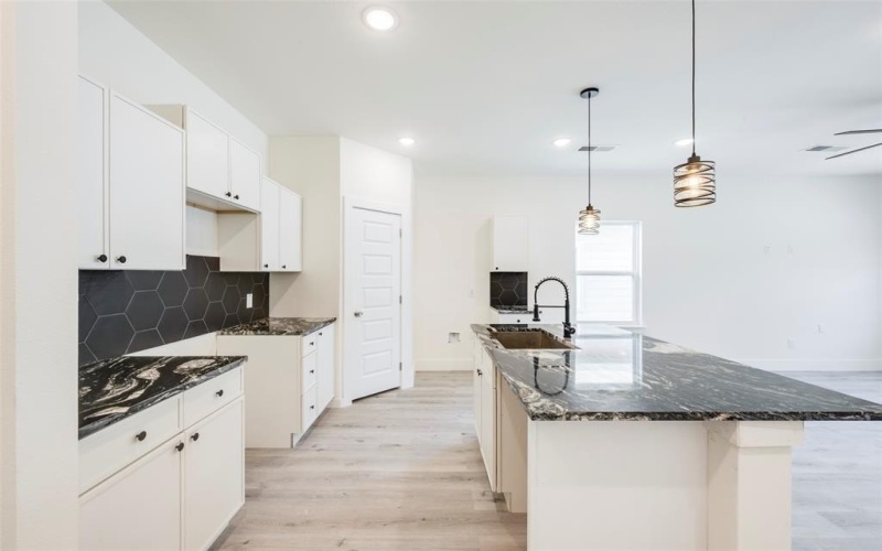 2404 Garden Drive, Dallas, TX 75215, 4 Bedrooms Bedrooms, ,2 BathroomsBathrooms,Residential,For Sale,2404 Garden Drive,0,21002845