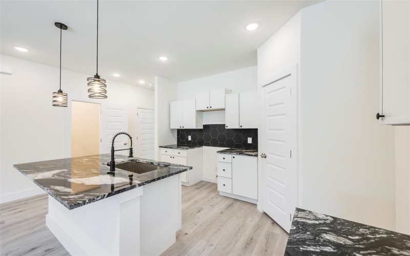 2404 Garden Drive, Dallas, TX 75215, 4 Bedrooms Bedrooms, ,2 BathroomsBathrooms,Residential,For Sale,2404 Garden Drive,0,21002845