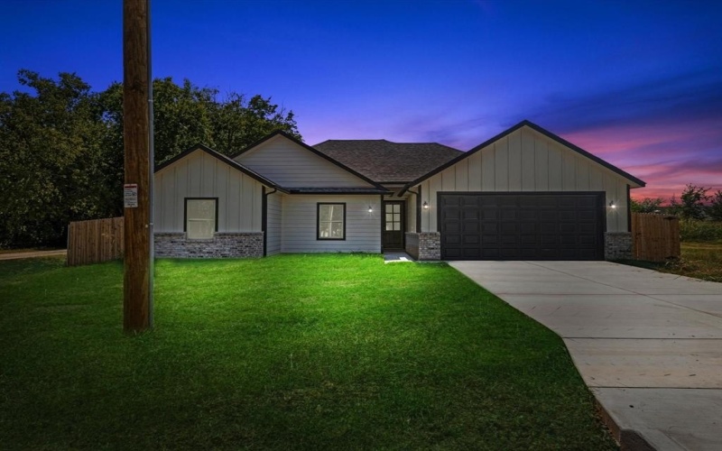 2411 Mercedes, Granbury, TX 76048, 3 Habitaciones Habitaciones , ,2 BañosBaños,Residential,En Venta,2411 Mercedes,0,21008409