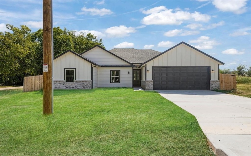 2411 Mercedes, Granbury, TX 76048, 3 Habitaciones Habitaciones , ,2 BañosBaños,Residential,En Venta,2411 Mercedes,0,21008409