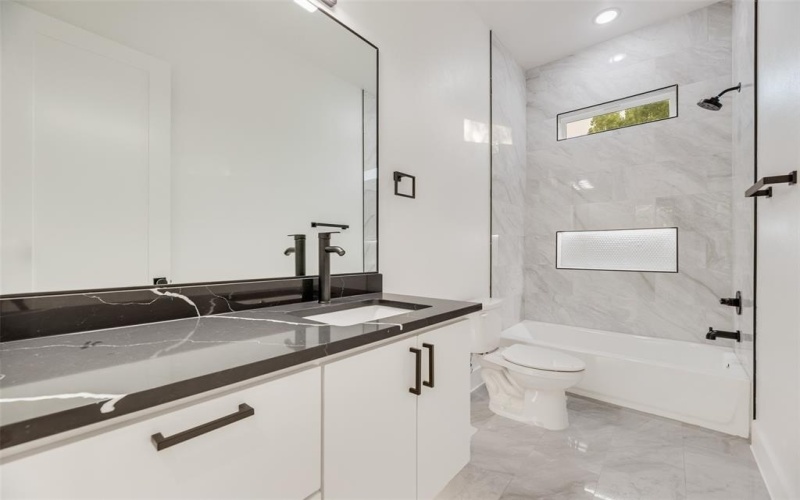 1651 E Overton Street, Dallas, TX 75216, 4 Bedrooms Bedrooms, ,2 BathroomsBathrooms,Residential,For Sale,1651 E Overton Street,0,21025007