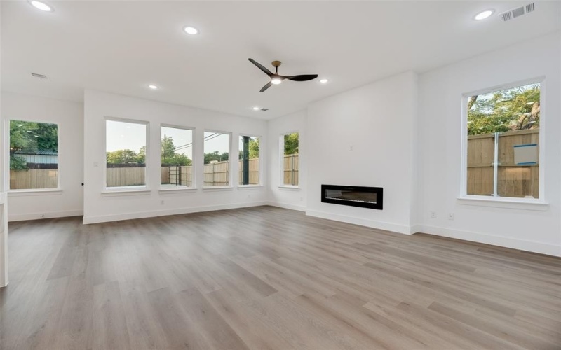 1651 E Overton Street, Dallas, TX 75216, 4 Bedrooms Bedrooms, ,2 BathroomsBathrooms,Residential,For Sale,1651 E Overton Street,0,21025007