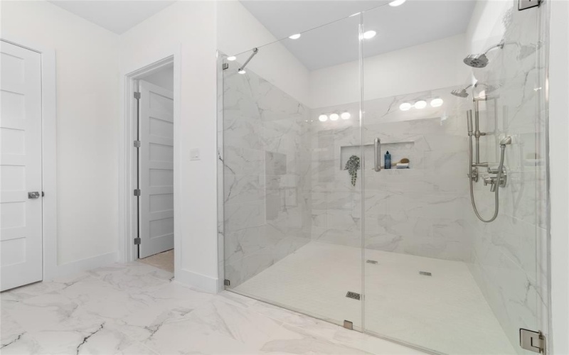 426 Martinique Avenue, Dallas, TX 75223, 5 Habitaciones Habitaciones , ,5 BañosBaños,Residential,En Venta,426 Martinique Avenue,0,21027261