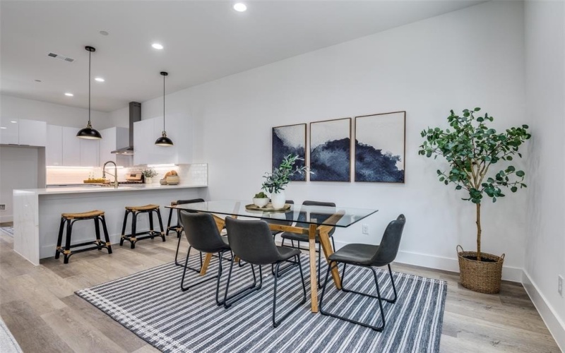 631 N Tyler Street #202, Dallas, TX 75208, 2 Habitaciones Habitaciones , ,2 BañosBaños,Residential,En Venta,631 N Tyler Street,0,21034848