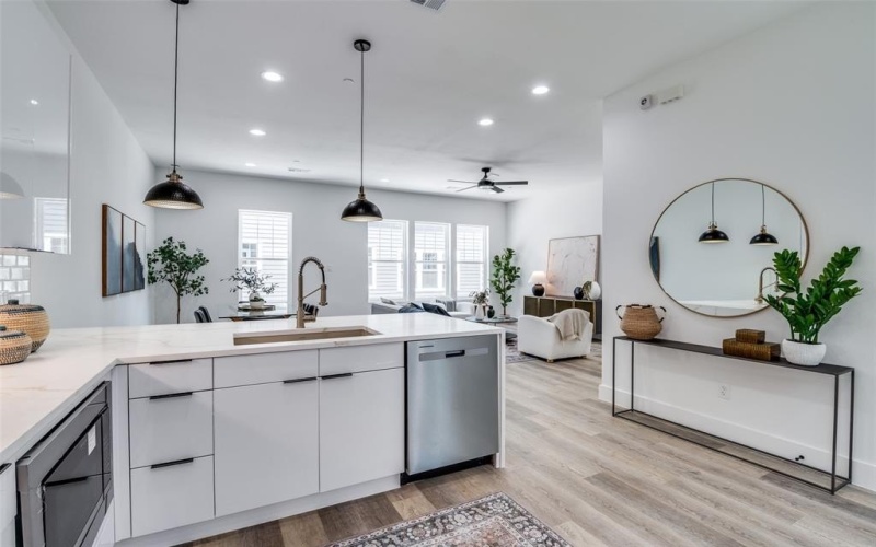 631 N Tyler Street #202, Dallas, TX 75208, 2 Habitaciones Habitaciones , ,2 BañosBaños,Residential,En Venta,631 N Tyler Street,0,21034848