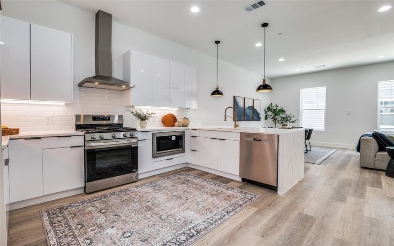 631 N Tyler Street #202, Dallas, TX 75208, 2 Habitaciones Habitaciones , ,2 BañosBaños,Residential,En Venta,631 N Tyler Street,0,21034848