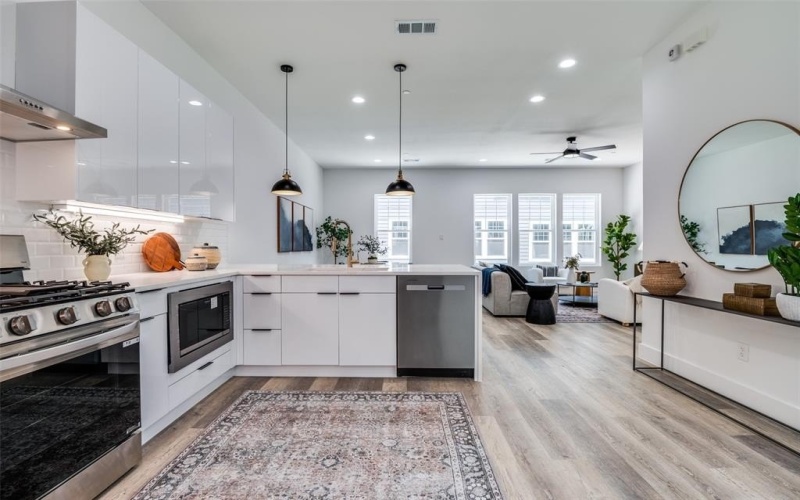 631 N Tyler Street #202, Dallas, TX 75208, 2 Habitaciones Habitaciones , ,2 BañosBaños,Residential,En Venta,631 N Tyler Street,0,21034848