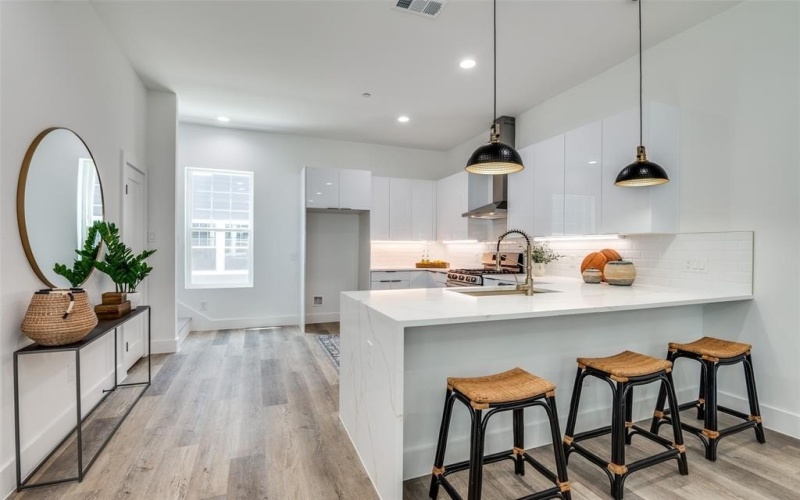 631 N Tyler Street #202, Dallas, TX 75208, 2 Habitaciones Habitaciones , ,2 BañosBaños,Residential,En Venta,631 N Tyler Street,0,21034848