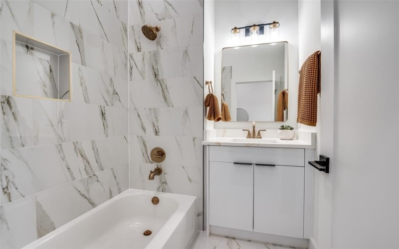 631 N Tyler Street #202, Dallas, TX 75208, 2 Habitaciones Habitaciones , ,2 BañosBaños,Residential,En Venta,631 N Tyler Street,0,21034848