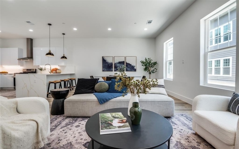 631 N Tyler Street #202, Dallas, TX 75208, 2 Habitaciones Habitaciones , ,2 BañosBaños,Residential,En Venta,631 N Tyler Street,0,21034848