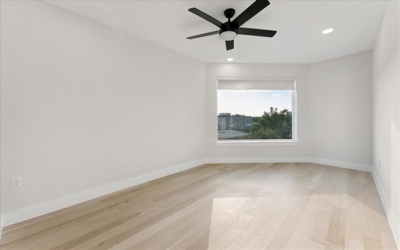 1512 Seegar Street #101, Dallas, TX 75215, 3 Bedrooms Bedrooms, ,3 BathroomsBathrooms,Residential,For Sale,1512 Seegar Street,0,21035196