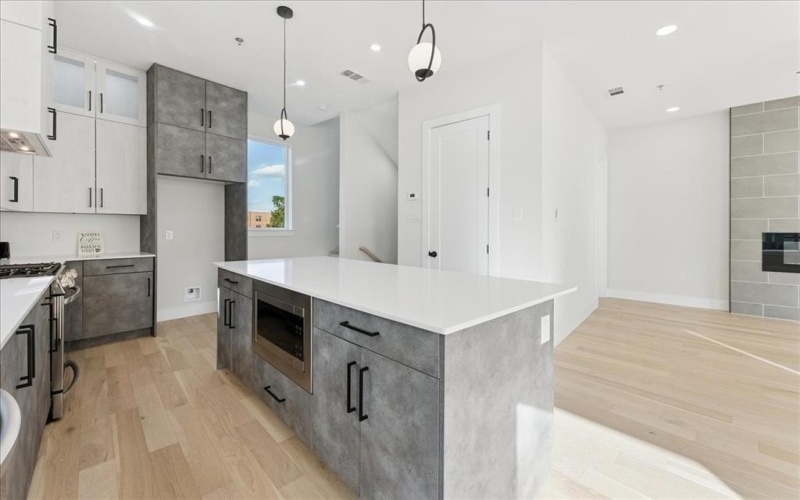 1512 Seegar Street #101, Dallas, TX 75215, 3 Bedrooms Bedrooms, ,3 BathroomsBathrooms,Residential,For Sale,1512 Seegar Street,0,21035196