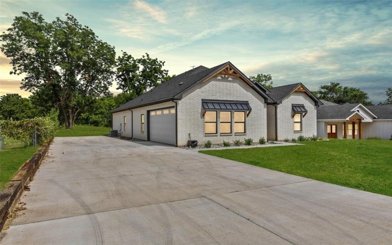 1832 S Park Avenue, Denison, TX 75020, 4 Bedrooms Bedrooms, ,3 BathroomsBathrooms,Residential,For Sale,1832 S Park Avenue,0,21035977