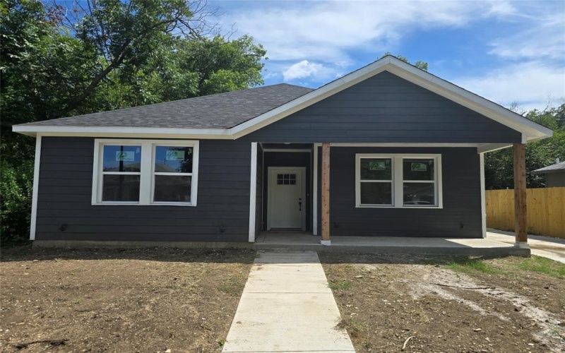 1220 E Leuda Street, Fort Worth, TX 76104, 3 Bedrooms Bedrooms, ,2 BathroomsBathrooms,Residential,For Sale,1220 E Leuda Street,0,21036483