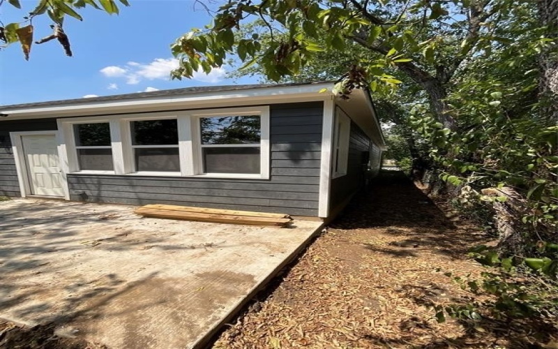 1220 E Leuda Street, Fort Worth, TX 76104, 3 Bedrooms Bedrooms, ,2 BathroomsBathrooms,Residential,For Sale,1220 E Leuda Street,0,21036483