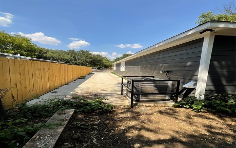 1220 E Leuda Street, Fort Worth, TX 76104, 3 Bedrooms Bedrooms, ,2 BathroomsBathrooms,Residential,For Sale,1220 E Leuda Street,0,21036483