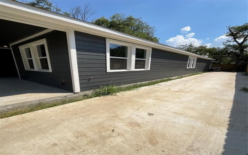 1220 E Leuda Street, Fort Worth, TX 76104, 3 Bedrooms Bedrooms, ,2 BathroomsBathrooms,Residential,For Sale,1220 E Leuda Street,0,21036483