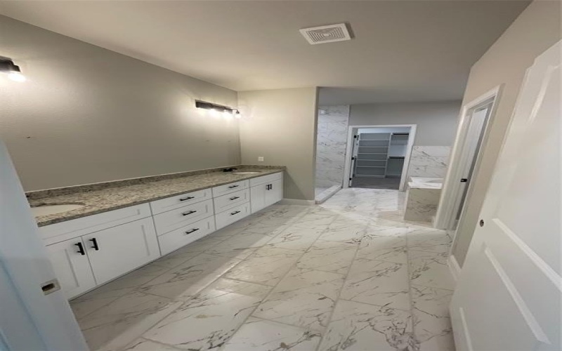 1220 E Leuda Street, Fort Worth, TX 76104, 3 Bedrooms Bedrooms, ,2 BathroomsBathrooms,Residential,For Sale,1220 E Leuda Street,0,21036483