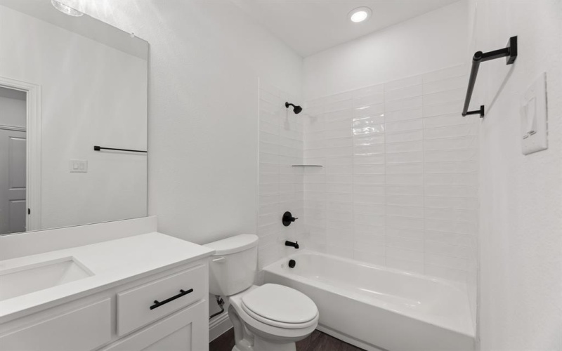 108 Kensington Drive, Lewisville, TX 75067, 3 Habitaciones Habitaciones , ,2 BañosBaños,Residential,En Venta,108 Kensington Drive,0,21036868