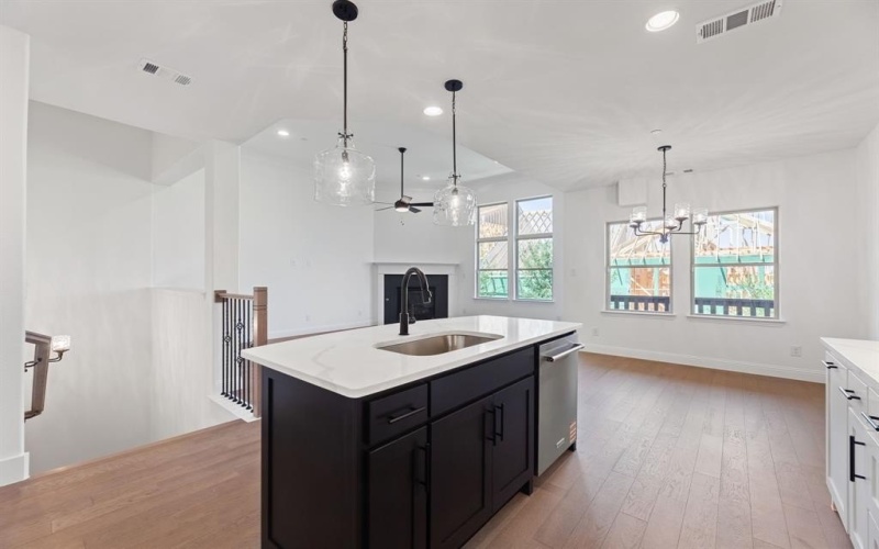 108 Kensington Drive, Lewisville, TX 75067, 3 Habitaciones Habitaciones , ,2 BañosBaños,Residential,En Venta,108 Kensington Drive,0,21036868