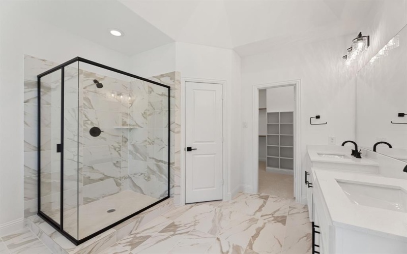 108 Kensington Drive, Lewisville, TX 75067, 3 Habitaciones Habitaciones , ,2 BañosBaños,Residential,En Venta,108 Kensington Drive,0,21036868