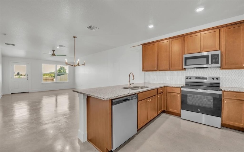 1106 S College Avenue, Troy, TX 76579, 3 Bedrooms Bedrooms, ,2 BathroomsBathrooms,Residential,For Sale,1106 S College Avenue,0,21037139