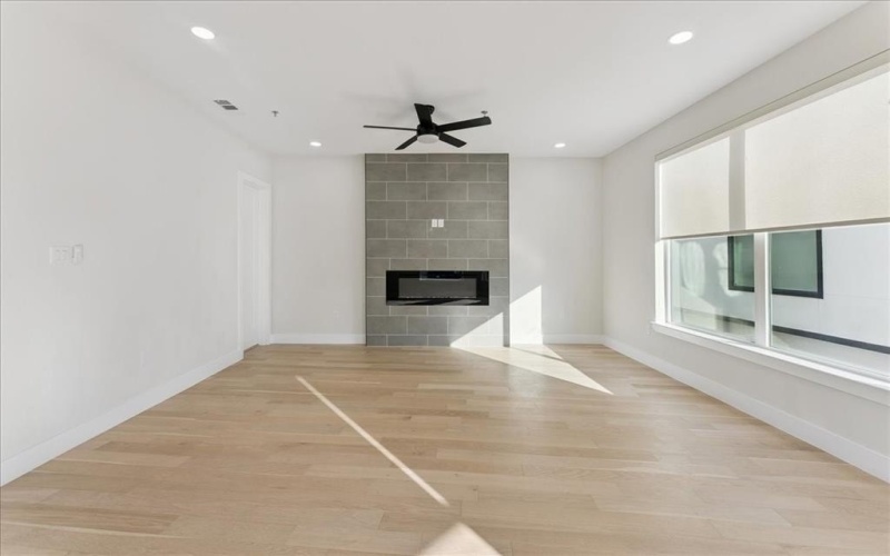 1508 Seegar Street #101, Dallas, TX 75215, 3 Bedrooms Bedrooms, ,3 BathroomsBathrooms,Residential,For Sale,1508 Seegar Street,0,21037588