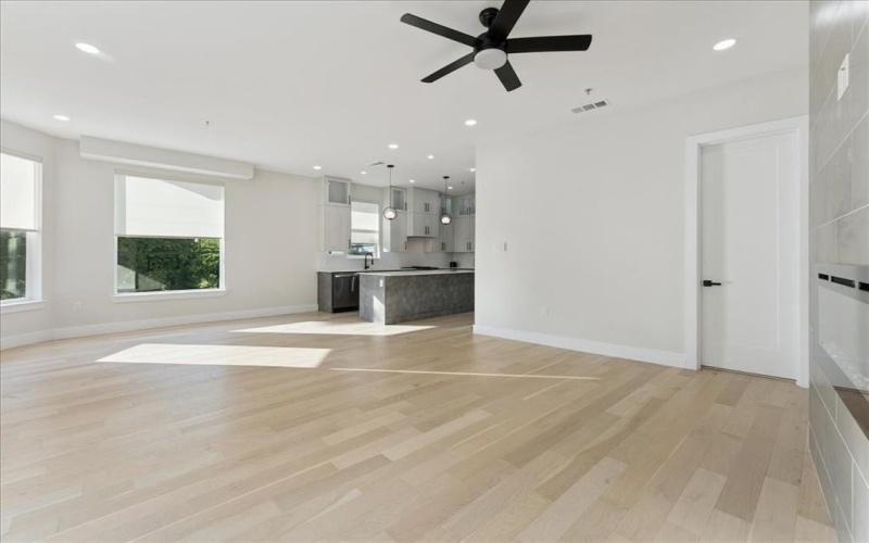 1508 Seegar Street #101, Dallas, TX 75215, 3 Bedrooms Bedrooms, ,3 BathroomsBathrooms,Residential,For Sale,1508 Seegar Street,0,21037588