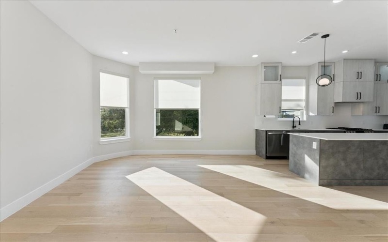 1508 Seegar Street #101, Dallas, TX 75215, 3 Bedrooms Bedrooms, ,3 BathroomsBathrooms,Residential,For Sale,1508 Seegar Street,0,21037588