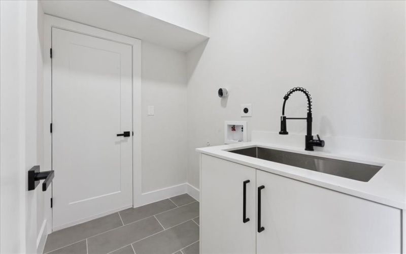 1508 Seegar Street #101, Dallas, TX 75215, 3 Bedrooms Bedrooms, ,3 BathroomsBathrooms,Residential,For Sale,1508 Seegar Street,0,21037588
