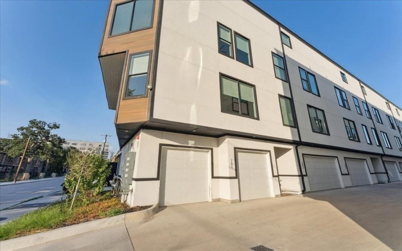 1508 Seegar Street #101, Dallas, TX 75215, 3 Bedrooms Bedrooms, ,3 BathroomsBathrooms,Residential,For Sale,1508 Seegar Street,0,21037588