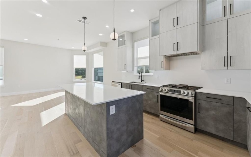 1508 Seegar Street #101, Dallas, TX 75215, 3 Bedrooms Bedrooms, ,3 BathroomsBathrooms,Residential,For Sale,1508 Seegar Street,0,21037588