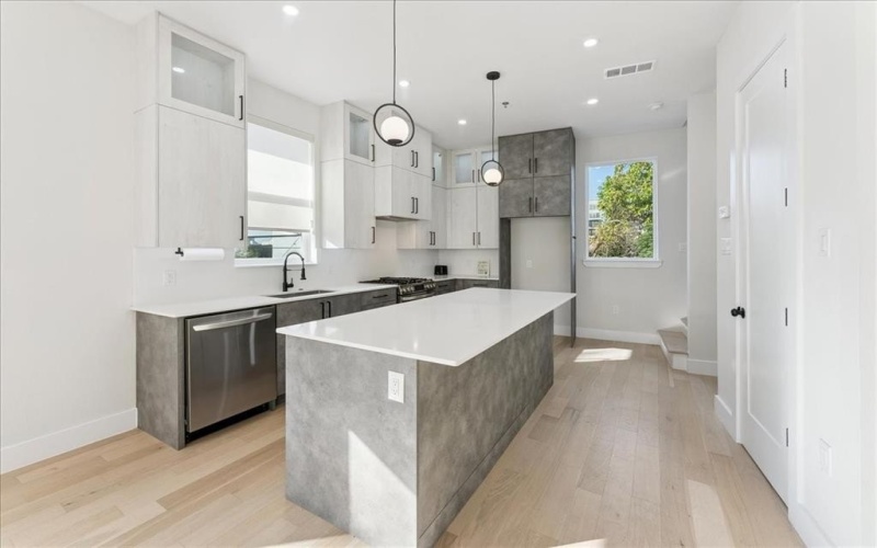 1508 Seegar Street #101, Dallas, TX 75215, 3 Bedrooms Bedrooms, ,3 BathroomsBathrooms,Residential,For Sale,1508 Seegar Street,0,21037588