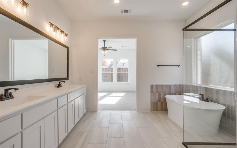 152 Paxton Circle, Arlington, TX 76013, 4 Bedrooms Bedrooms, ,3 BathroomsBathrooms,Residential,For Sale,152 Paxton Circle,0,21037741