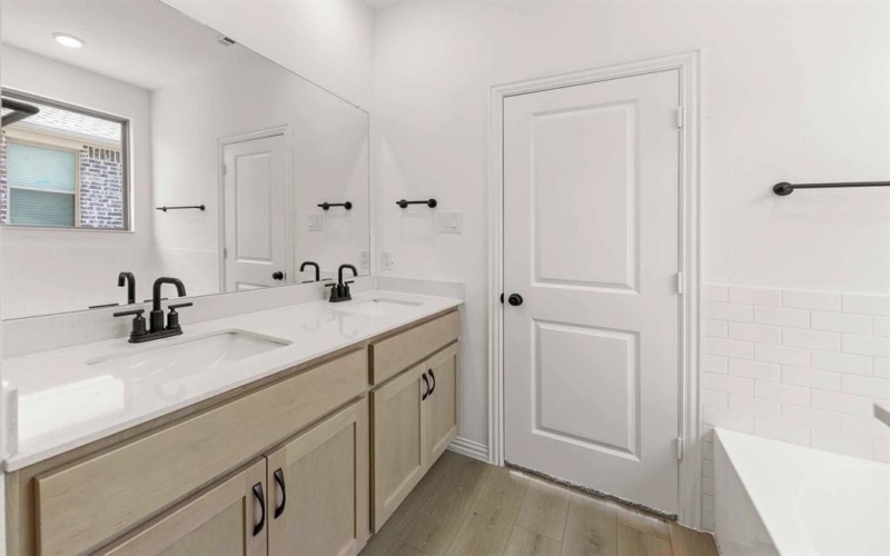1717 Coachman Drive, Forney, TX 75126, 3 Bedrooms Bedrooms, ,2 BathroomsBathrooms,Residential,For Sale,1717 Coachman Drive,0,21037764