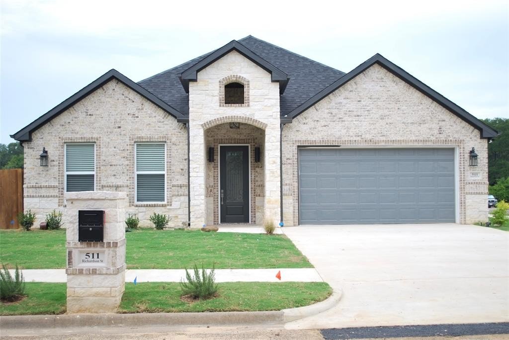 511 Richardson Street, Athens, TX 75751, 4 Habitaciones Habitaciones , ,2 BañosBaños,Residential,En Venta,511 Richardson Street,0,21038134