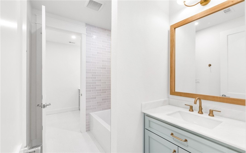 136 W Cotter Avenue unit: 5 #5, Port Aransas, TX 78373, 2 Habitaciones Habitaciones , ,2 BañosBaños,Residential,En Venta,136 W Cotter Avenue unit: 5,0,463751