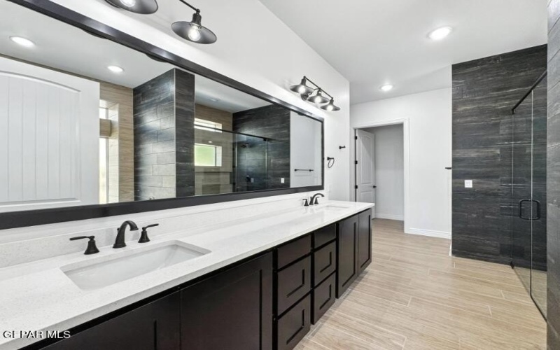 5646 River Run Street, El Paso, TX 79932, 4 Habitaciones Habitaciones , ,3 BañosBaños,Residential,En Venta,5646 River Run Street,0,928828