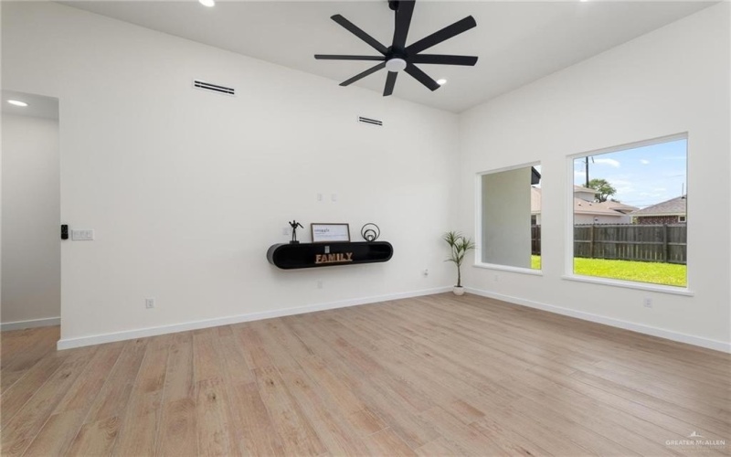 707 W 17th Street, Weslaco, TX 78596, 4 Bedrooms Bedrooms, ,3 BathroomsBathrooms,Residential,For Sale,707 W 17th Street,0,479046