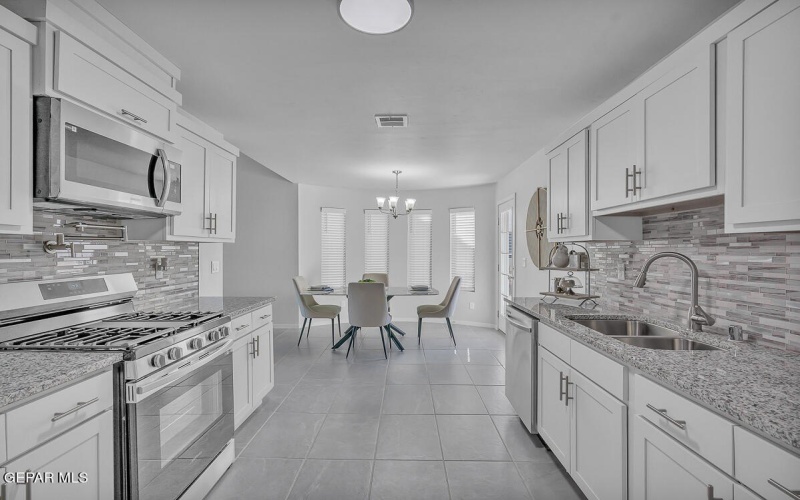 908 SANDHURST Place, El Paso, TX 79928, 4 Habitaciones Habitaciones , ,2 BañosBaños,Residential,En Venta,908 SANDHURST Place,916390