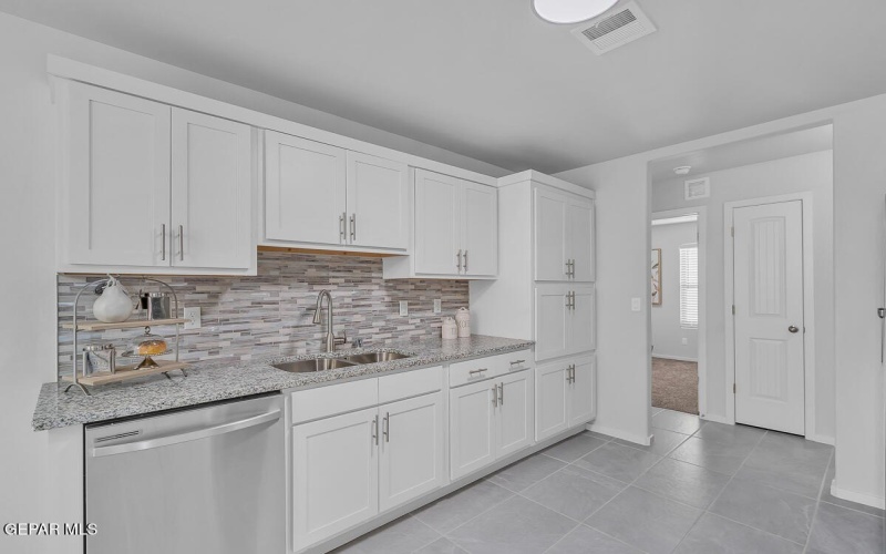 908 SANDHURST Place, El Paso, TX 79928, 4 Habitaciones Habitaciones , ,2 BañosBaños,Residential,En Venta,908 SANDHURST Place,916390