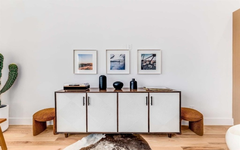 2080 Kelly #105, Dallas, TX 75215, 2 Bedrooms Bedrooms, ,2 BathroomsBathrooms,Residential,For Sale,2080 Kelly,0,21002326